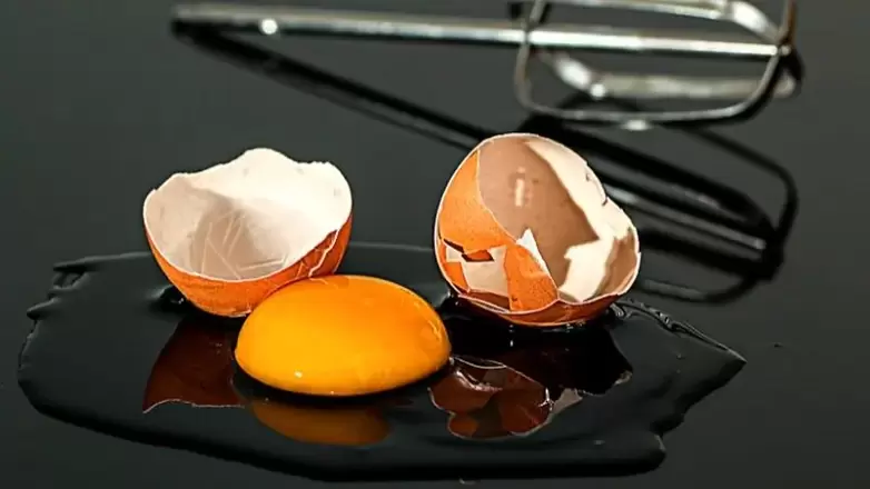 benefits and harms of raw eggs